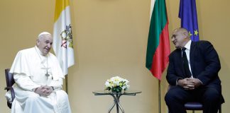 Папата към Борисов: Останах много доволен, защото сте един здрав народ папата