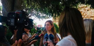 Ангелкова предлага по-високи застраховки за отговорността на туроператорите