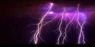 Мълния уби жена, докато говори по мобилен телефон