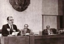 Толкова е демократично пленумите на комунистите да решават светлото бъдеще на страната ни!