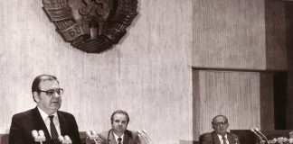 Толкова е демократично пленумите на комунистите да решават светлото бъдеще на страната ни!