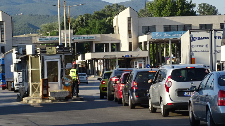 Отново километрично задръстване от автомобили в посока Гърция.Тапата на автомагистрала