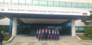 Премиерът посети изследователския център на „Хюндай“