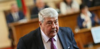 Гърневски наказан с порицание, нарекъл БСП „червени боклуци“