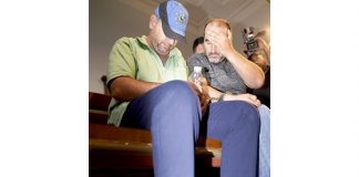 Убийци на семейство се топят един друг