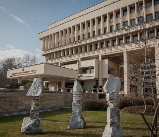 МВнР: Всички българи незабавно да напуснат зоната на конфликта в Близкия изток