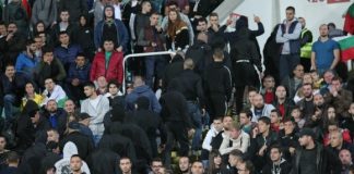 Обвиниха 18-годишен фен за мача с Англия, показал си задника, среден пръст и нацистки поздрав