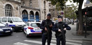 Полицай уби с нож 4-ма души в Париж