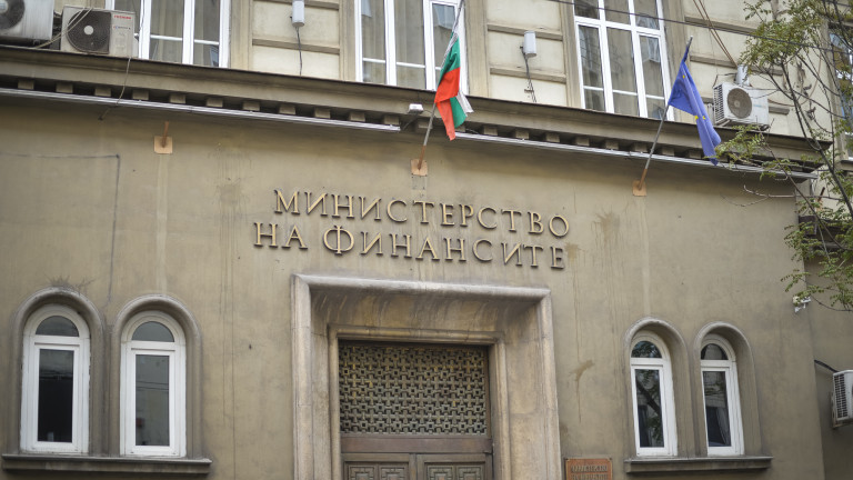 Бюджетът на България остава на плюс и през март но