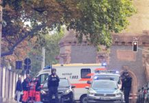 Двама застреляни край синагога в Германия