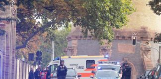 Двама застреляни край синагога в Германия