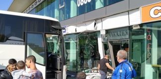 Автобус се вряза в сградата на автогара „Сердика“ в София