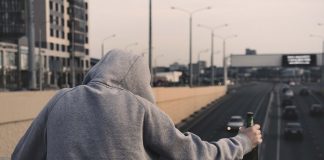 Жена се хвърли от блок, загина на място