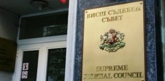 Лозан Панов мълчи за оставка, ще пише отчет за дейността си