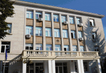 Оставиха в ареста данъчен, хванат с подкуп