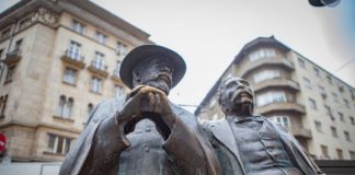 До 10 дни поставят новия бастун за статуята на Пенчо Славейков