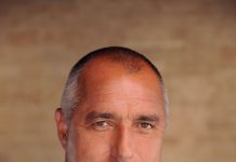 Борисов: Справедливост не се постига с вдигнат юмрук, бесилки, бомбички и унизени полицаи!