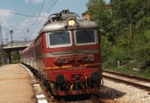 Бързият влак Варна-София блъсна и уби човек