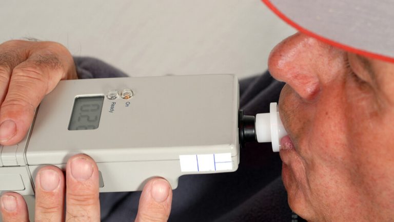 Хванаха служител на прокуратурата зад волана с близо 3 промила