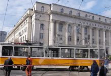 Ватманката, чийто травмай излезе от релсите и удари жена, се опитала ръчно да премести стрелката