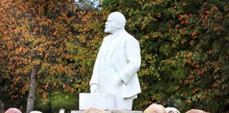 В Русия развенчават мита за Ленин – убиец, душевноболен, дребен буржоа, който призовава да бъдат избити 2 млн. селяни