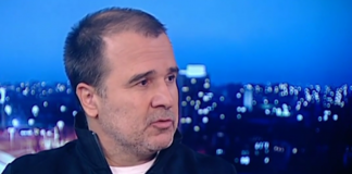 Божков реди партия от плажа, Цветомир Найденов го пита: Васко, колко е шезлонгът при тебе