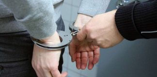 Пиян полицай преби брутално жена си на Коледа, насочи пистолет в главата й