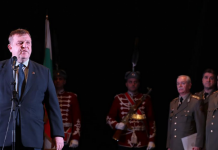 Каракачанов: Втора поредна година постъпилите в армията са повече от напусналите