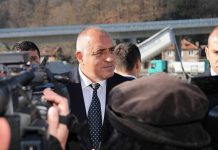 С гайди и сурвачки посрещнаха Борисов в Бургаско