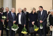 Политици и общественици се простиха с Благовест Сендов