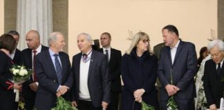 Политици и общественици се простиха с Благовест Сендов