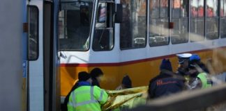 3 автомобила и трамвай се удариха в центъра на София