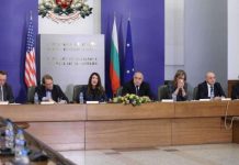 България очаква по-евтин втечнен газ от САЩ и падане на визите до 1,5 г.