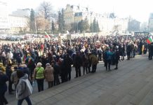 Перничани на протест в София за водата