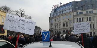 Автоинструктори блокираха жълтите павета, срещат се с министри