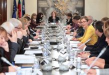 Захариева: Трябва да се работи за равни права между мъжете и жените в световен мащаб