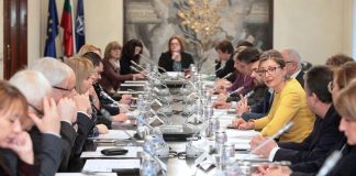 Захариева: Трябва да се работи за равни права между мъжете и жените в световен мащаб