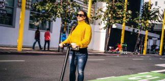 Тротинетките само по велоалеите или най-вдясно на платното