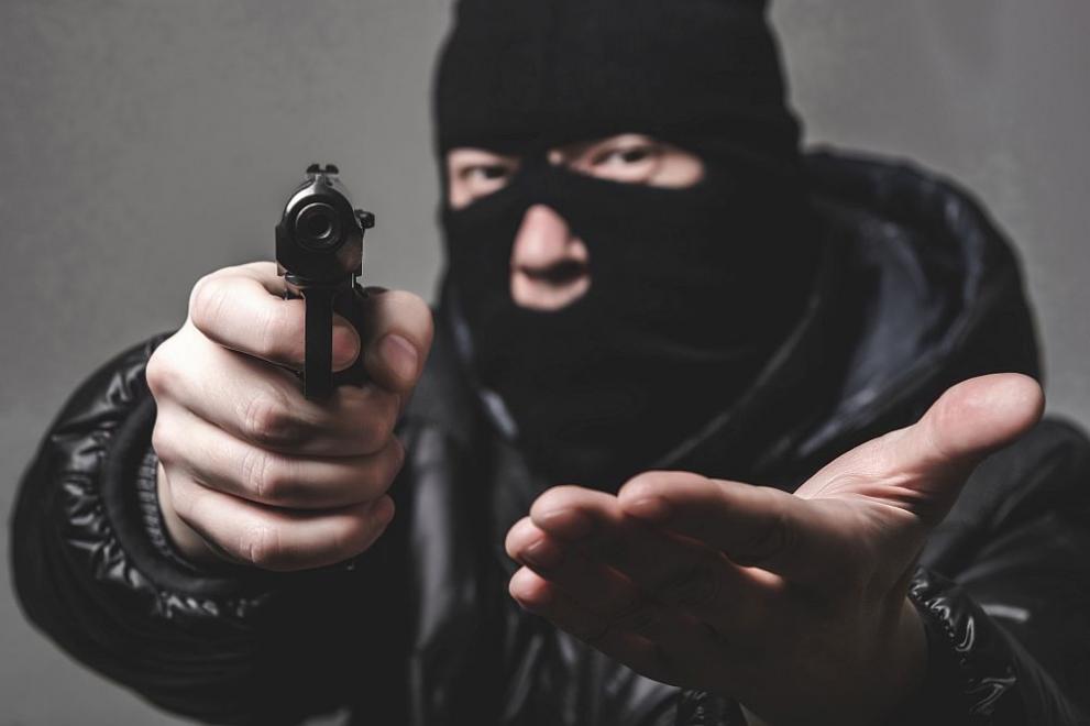 Полицията в Свищов задържа 29 годишен местен жител за грабеж в