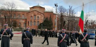 Осветиха бойните знамена на Българската армия