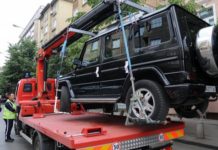 Наказват служителя на ДАИ, свалил номерата на репатрак, който вдигнал неправилно паркираната му кола