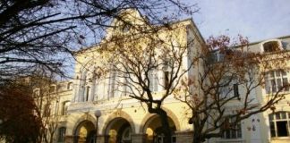 Баща нахлу в час по химия в пловдивско училище и нападна ученик