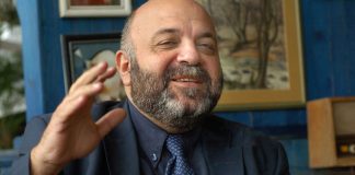 Починала дъщерята на Александър Божков – Мина