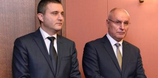 Горанов прави совалки в парламента за еврото