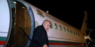 Трима протестъри закъсняха да посрещнат Борисов