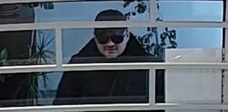 Това е единият от двамата мъже, ограбили чейнджбюрото в Шумен