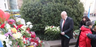 Гешев и заместниците му се поклониха пред Левски