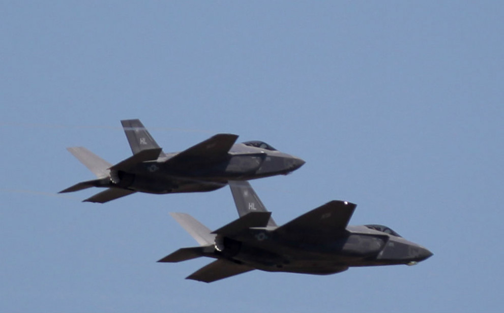 Американски изтребители F-35, базирани във въздушна база в Германия, кацнаха