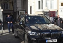 Откараха два от джиповете на Васил Божков