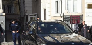 Откараха два от джиповете на Васил Божков